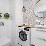 Stylish With Parking In By Renters شقة
