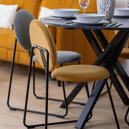 Stylish With Parking In By Renters 아파트