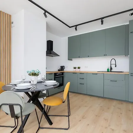 Stylish With Parking In By Renters * 카토비체