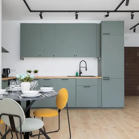 Stylish With Parking In By Renters * 카토비체