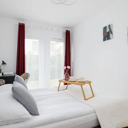 Stylish With Parking In By Renters