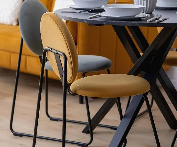 Stylish With Parking In By Renters Apartment