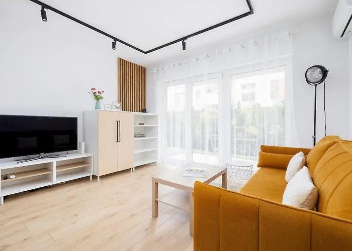 Stylish With Parking In By Renters