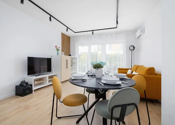 Stylish With Parking In By Renters Apartment *