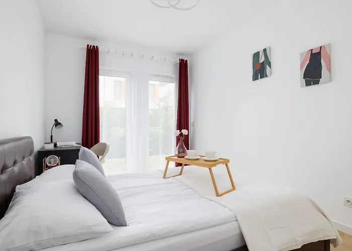 Stylish With Parking In By Renters